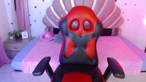 mia online show from April 6, 12:41 am