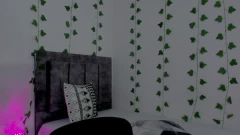 Snapshot of mia_garcia2 chatting on May 1, 10:25 pm MIA online show from May 1, 10:25 pm