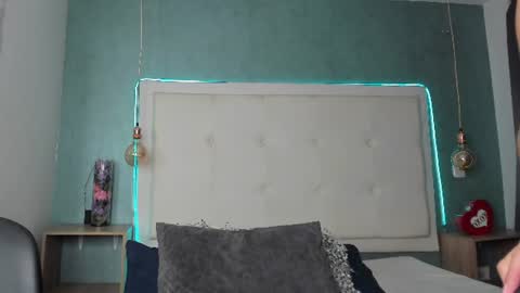 mia online show from June 15, 1:46 pm
