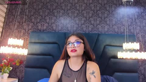 Snapshot of mia_greyyy chatting on April 5, 4:53 am Mia Grey online show from April 5, 4:53 am