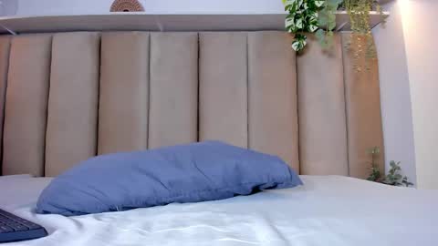  I am Mia  online show from February 26, 1:30 pm