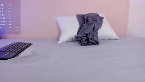  I am Mia  online show from February 4, 12:00 pm