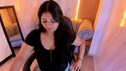 Snapshot of mia_hot_tf chatting on October 6, 8:28 pm Mia online show from October 6, 8:28 pm