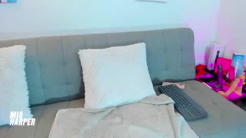 Snapshot of mia_hrpr_01 chatting on May 8, 9:20 pm Mia online show from May 8, 9:20 pm