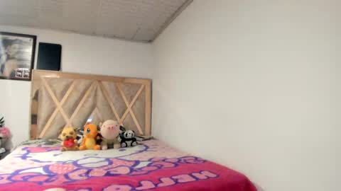 mia kaneee online show from November 22, 11:15 pm