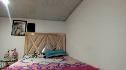 mia kaneee online show from November 23, 11:59 pm