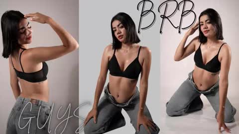 Mia online show from October 31, 2:56 am