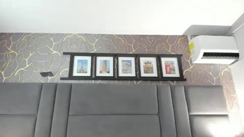 Mia online show from April 5, 3:31 pm