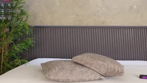 mia_lacy online show from April 23, 4:24 am