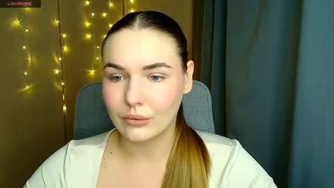 mia_lemm online show from November 13, 12:15 pm