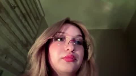 Snapshot of mia_livy chatting on June 11, 8:29 pm Miaaa online show from June 11, 8:29 pm
