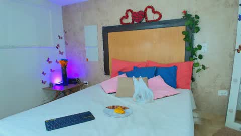 Snapshot of mia_lopez52 chatting on July 4, 7:31 pm MIALOPEZ . Y . online show from July 4, 7:31 pm