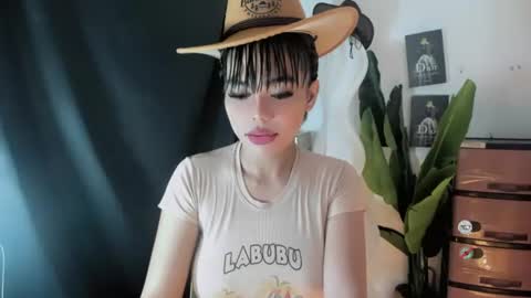 Snapshot of mia_lover9 chatting on June 30, 7:20 am M I A online show from June 30, 7:20 am