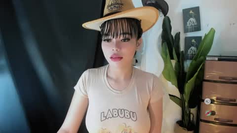 Snapshot of mia_lover9 chatting on July 1, 9:11 am M I A online show from July 1, 9:11 am