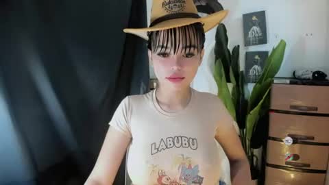 Snapshot of mia_lover9 chatting on July 2, 9:59 am M I A online show from July 2, 9:59 am