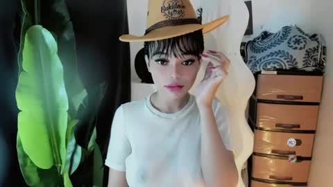Snapshot of mia_lover9 chatting on July 17, 7:59 am M I A online show from July 17, 7:59 am