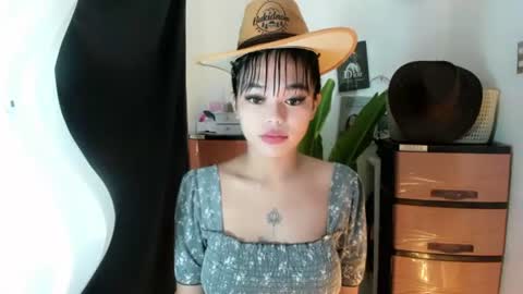 Snapshot of mia_lover9 chatting on July 19, 2:04 am M I A online show from July 19, 2:04 am