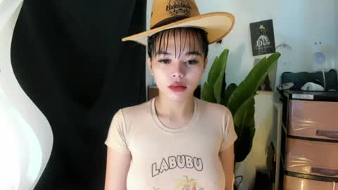 Snapshot of mia_lover9 chatting on July 27, 8:21 am M I A online show from July 27, 8:21 am