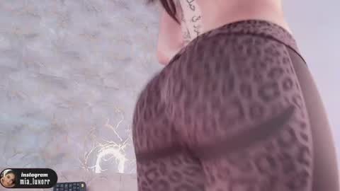 mia_luxor online show from April 18, 11:47 am