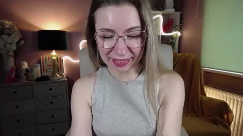 Mia online show from February 3, 10:47 am