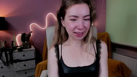 Mia online show from September 19, 6:37 am