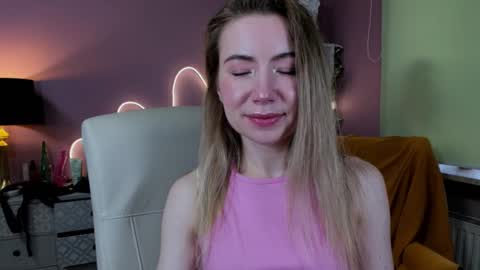 Mia online show from September 28, 7:36 am