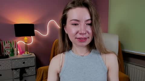 Mia online show from November 14, 8:24 am