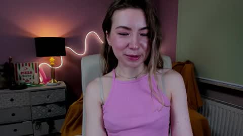 Mia online show from December 4, 7:50 am