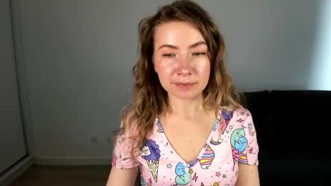 Mia online show from April 23, 1:24 pm