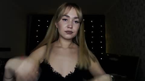 Snapshot of mia_meww chatting on February 24, 1:21 pm Mia online show from February 24, 1:21 pm