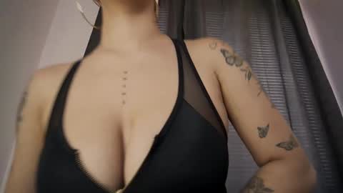 Snapshot of mia_millers2311 chatting on October 3, 2:14 pm mia independent model online show from October 3, 2:14 pm