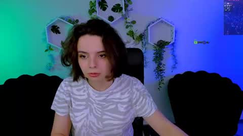 mia_mooon_ online show from June 16, 8:17 am