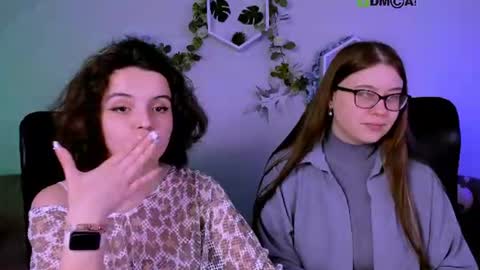 mia_mooon_ online show from July 7, 8:29 am