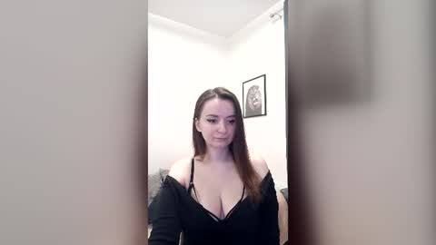 Snapshot of mia_muuur chatting on June 29, 10:21 pm Mia online show from June 29, 10:21 pm