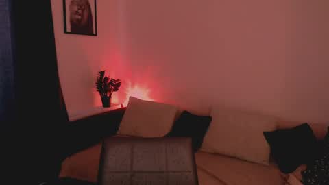 Snapshot of mia_muuur chatting on July 28, 12:48 pm Mia online show from July 28, 12:48 pm