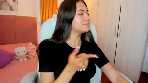 Snapshot of mia_nevaeh chatting on January 7, 11:24 pm Mia Nevaeh - follow me online show from January 7, 11:24 pm