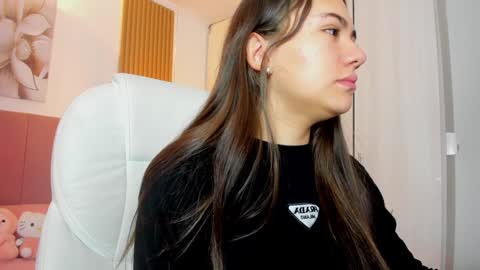 Snapshot of mia_nevaeh chatting on January 11, 8:10 pm Mia Nevaeh - follow me online show from January 11, 8:10 pm