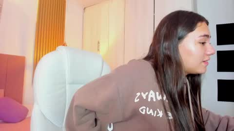 Snapshot of mia_nevaeh chatting on January 14, 9:09 pm Mia Nevaeh - follow me online show from January 14, 9:09 pm