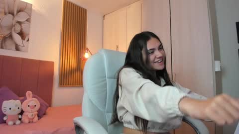Snapshot of mia_nevaeh chatting on February 1, 9:40 pm Mia Nevaeh - follow me online show from February 1, 9:40 pm