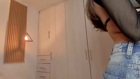 Snapshot of mia_nevaeh chatting on February 13, 9:38 pm Mia Nevaeh - follow me online show from February 13, 9:38 pm