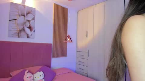 Snapshot of mia_nevaeh chatting on September 16, 8:21 pm Mia Nevaeh - follow me online show from September 16, 8:21 pm