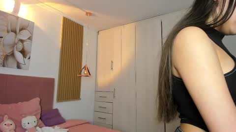 Snapshot of mia_nevaeh chatting on October 18, 8:31 pm Mia Nevaeh - follow me online show from October 18, 8:31 pm