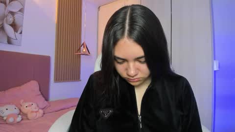 Snapshot of mia_nevaeh chatting on October 21, 8:42 pm Mia Nevaeh - follow me online show from October 21, 8:42 pm