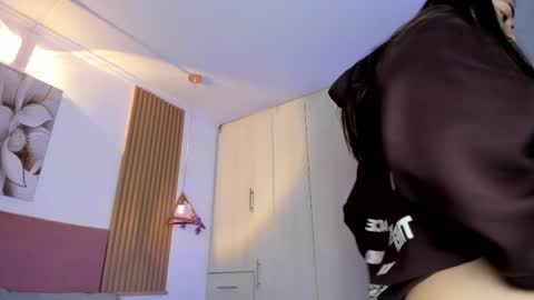 Snapshot of mia_nevaeh chatting on May 14, 8:26 pm Mia Nevaeh - follow me online show from May 14, 8:26 pm