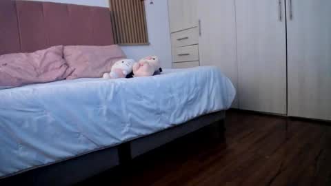 Snapshot of mia_nevaeh chatting on May 24, 7:52 pm Mia Nevaeh - follow me online show from May 24, 7:52 pm