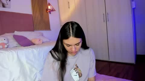 Snapshot of mia_nevaeh chatting on May 31, 6:09 pm Mia Nevaeh - follow me online show from May 31, 6:09 pm