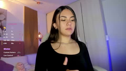 Snapshot of mia_nevaeh chatting on June 4, 8:26 pm Mia Nevaeh - follow me online show from June 4, 8:26 pm