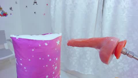 mia novoa online show from December 6, 9:35 pm