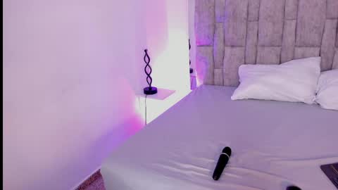 Snapshot of mia_nyxie chatting on April 11, 3:00 am Mia nyxie online show from April 11, 3:00 am