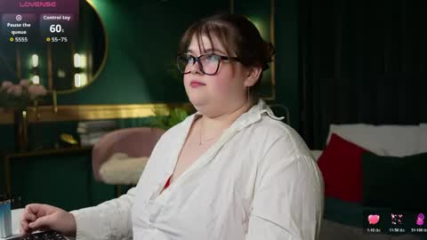 Snapshot of mia_of_your_dreams chatting on May 27, 5:43 pm Sweet Mia online show from May 27, 5:43 pm